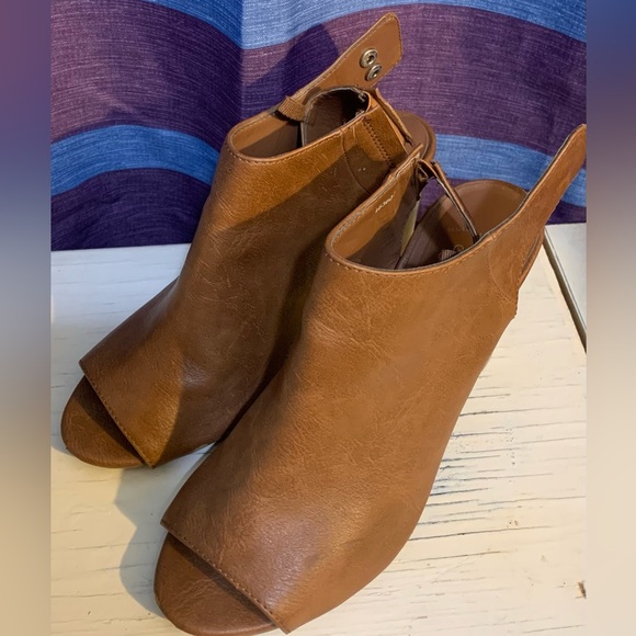 GAP Women's Caramel Peep Toe Booties - Picture 1 of 2